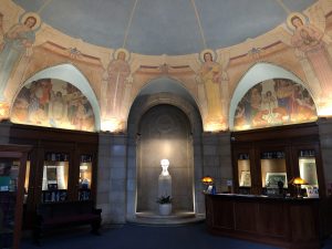 Center gallery of the Lincoln Memorial Shrine